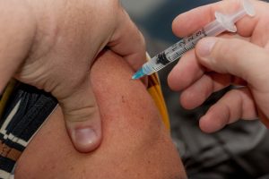JAV kuriami vakcinos nuo gripo pleistrai bijantiems skiepų