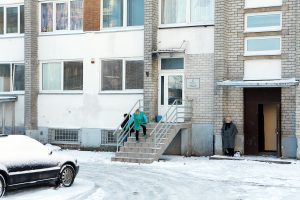 Už mašinų stovėjimą – iš darbuotojų kišenės