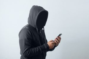 Teismui perduoti anūkais ir konsulatų darbuotojais Klaipėdoje apsimetinėję sukčiai