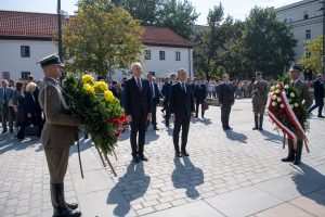 Lenkijos ir Lietuvos prezidentai padėjo vainikus prie paminklo Liublino unijai