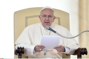 Vatikanas: leidimas laiminti tos pačios lyties poras nėra erezija