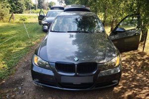 Policija BMW automobilį, kurį vairavo neblaivus vyras, persekiojo net 60 kilometrų