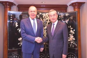 Kinijos ir Rusijos užsienio reikalų ministrai pasidžiaugė praktiniu bendradarbiavimu