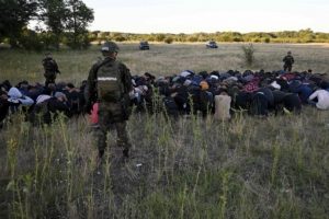 Vengrija išlaisvino daugiau kaip 1,4 tūkst. nuteistų neteisėtai žmones gabenusių asmenų