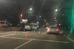Draugystės gatvėje susidūrė du automobiliai, vienas vyras išvežtas į ligoninę