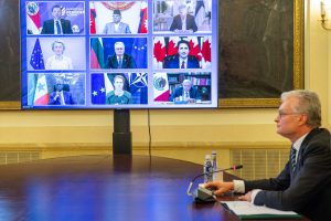 G. Nausėda nuotoliniame viršūnių susitikime ragino visapusiškai stiprinti demokratiją