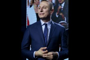 Lenkų senatorius dėl pastabų apie sekimą padavė į teismą valdančiosios partijos lyderį
