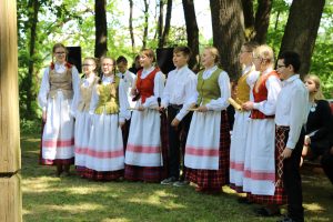 „Poezijos pavasarėlyje“ ant K. Borutos kalnelio laikytasi tradicijų