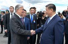 Xi Jinpingas atvyko į Kazachstaną valstybinio vizito