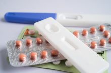 Lenkijos parlamentas pritarė siūlymui sušvelninti apribojimus skubiajai kontracepcijai