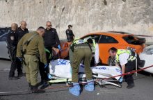 Per išpuolį netoli Jeruzalės yra aukų, nušauti ir užpuolikai