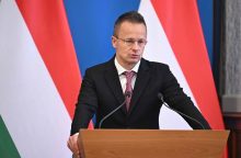 Vengrų ministras: Budapeštas plėtos bendradarbiavimą su Minsku, bet paisys sankcijų