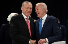 J. Bidenas Baltuosiuose rūmuose priims R. T. Erdoganą