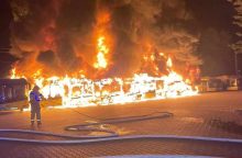 Lenkijoje – dar vienas didelis gaisras: sudegė dešimt autobusų