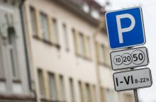 Seimas nepritarė baudoms už neteisėtą privačios parkavimo vietos užėmimą