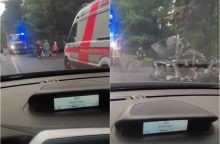 Ankstų rytą Vilniaus rajone – gaisras: vairuotojas bandė gelbėti savo automobilį, nusidegino rankas