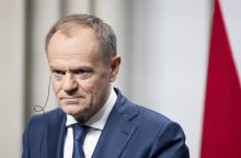 Lenkijos premjeras buvusį ambasadorių kaltina ryšiais su užsienio žvalgyba