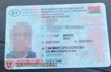 Vilniuje pareigūnams vyras įteikė suklastotą vairuotojo pažymėjimą