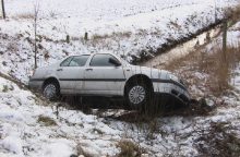 Netikėtas sniegas tapo spąstais uostamiesčio vairuotojams