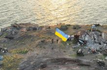 Ant Ukrainos vėliavos Gyvačių saloje – žinutė Rusijos karo laivui
