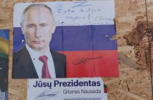 Incidentas Mažeikiuose: iškabintas V. Putino plakatas su lietuvius įžeidžiančiais žodžiais