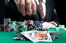 Vyriausybė nepritaria siūlymui nelegalių lošimų organizatoriams skirti laisvės atėmimą