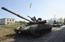 Rusijos ir Ukrainos pareigūnai susitiko derybų, tvyrant karo grėsmei