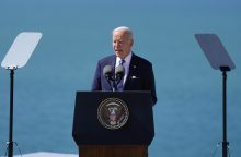 J. Bidenas: turim tęsti paramą Ukrainai