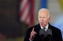 J. Bidenas teigia esąs pasirengęs debatams su D. Trumpu