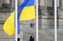 Paryžius: G-7 lyderiai susitarė iki 2024-ųjų pabaigos atblokuoti 50 mlrd. dolerių Ukrainai