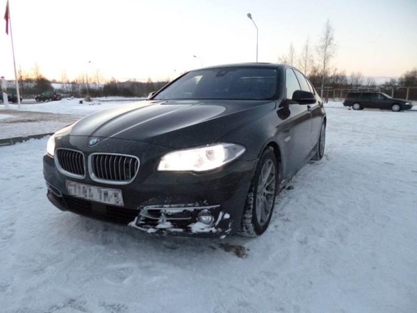 Bandė sprukti vogtu BMW, bet užklimpo sniege