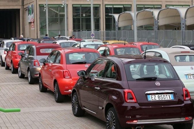 Italai atnaujino šešis dešimtmečius konkurencijos neturintį „Fiat 500“