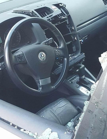 Vagys uostamiestyje rinkosi „Volkswagen“ automobilius