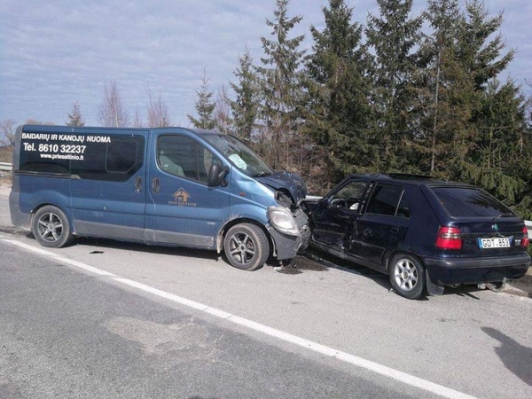 Smūgis: eismo įvykyje kelyje Klaipėda – Kretinga sužalotas vienas žmogus.
