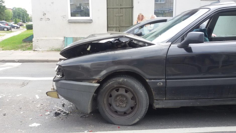 Vilniuje per avariją sužeisti du policijos pareigūnai