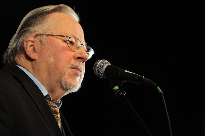 Kauno senjorai profesoriui V. Landsbergiui įteikė „Širdžių premiją“.
