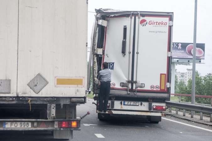 Masinė avarija prie „Megos“ paralyžiavo eismą 