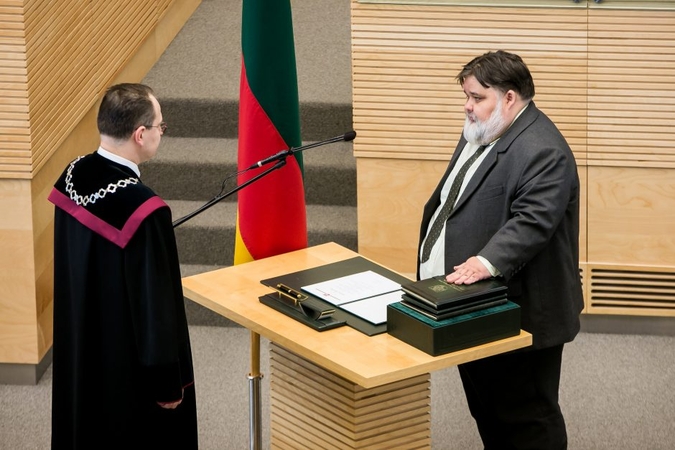 Prisiekė naujas Seimo narys konservatorius A. Navickas