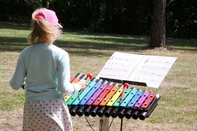 Vaikų ligoninėje – muzikos garsai ir linkėjimai greičiau sveikti