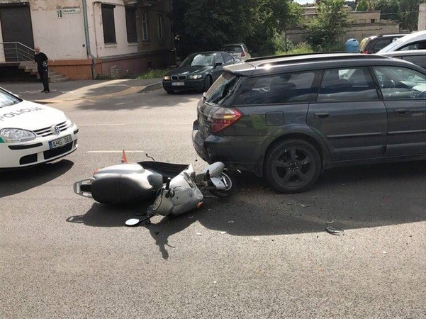 Kaunietis prašo atsiliepti: nukentėjo motoroleriu važiavęs sūnus