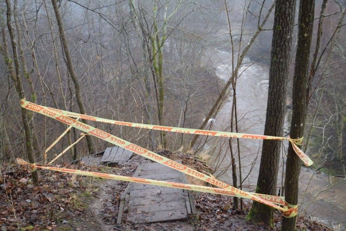 Į Dūkštą nuslinko dalis Karmazinų atodangos