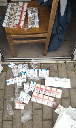 Pareigūnai išaiškino moterį ir vyrą, nelegaliai pardavinėjančius cigaretes