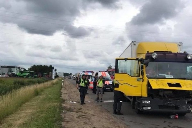 Netoli „Megos“ – masinė avarija, yra sužeistų žmonių