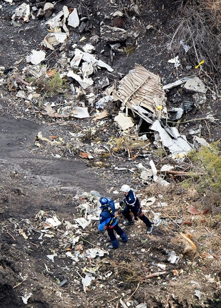 Tyrėjai ieško atsakymo: kodėl sudužo „Germanwings“ lėktuvas? 