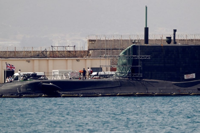 Po susidūrimo Britanijos povandeninis laivas prisišvartavo Gibraltare