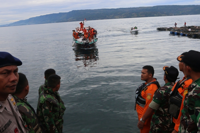 Indonezijoje nuskendus keltui dingusiųjų padaugėjo iki 166