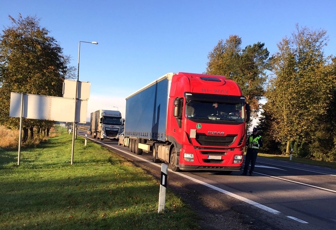 Per reidą „Via Baltica“ kelyje įkliuvo ir du girti vilkikų vairuotojai