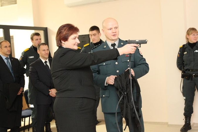 L. Graužinienė išbandė savo rankos taiklumą