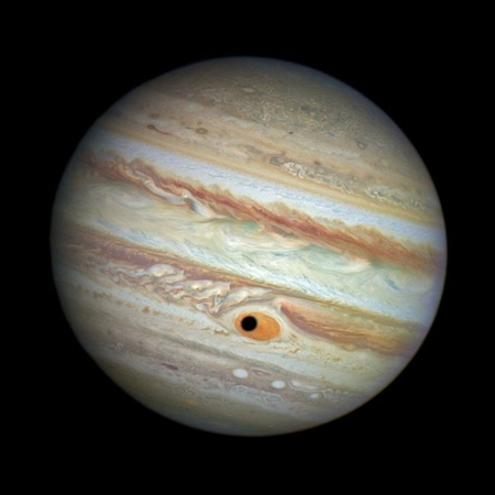 Atsiradęs juodas vyzdys Jupiterio didžiąją dėmę pavertė kosmine ciklopo akimi