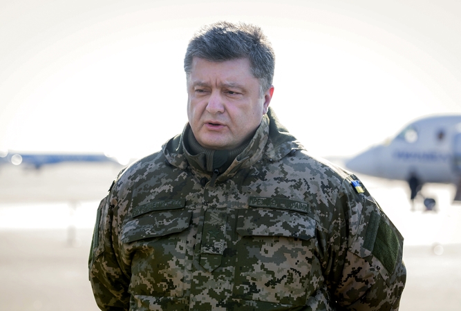 P. Porošenka pasirašė įstatymą dėl bendros karinės brigados su Lietuva ir Lenkija
